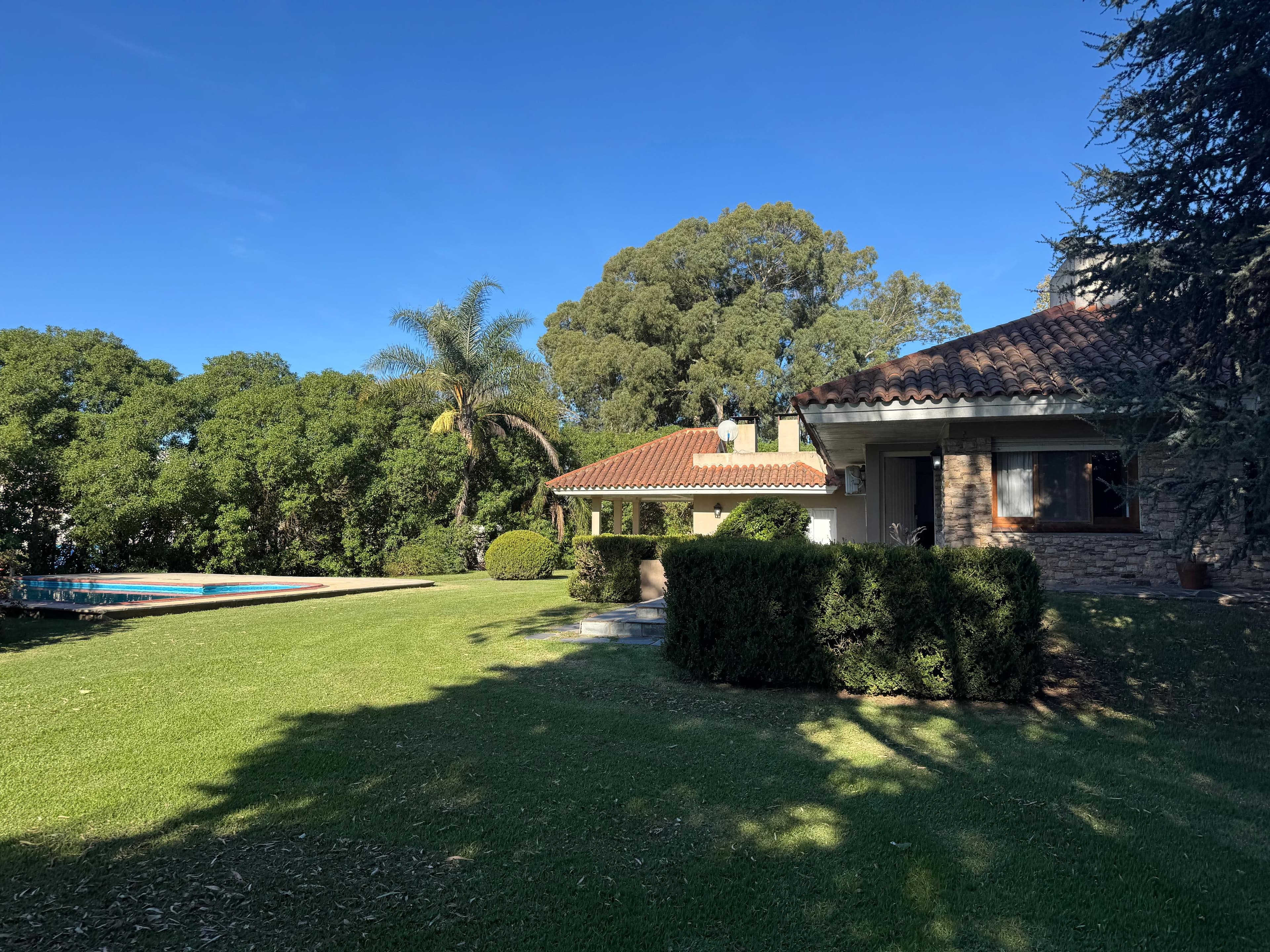 Casa quinta La Rúcula con pileta y parque en Chascomús